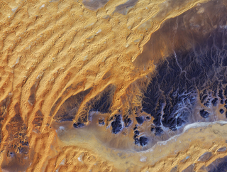 Illustration for article titled The Algerian Sahara Looks Stunning From Orbit